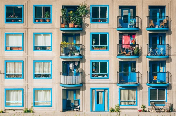 Comment créer un espace détente dans un petit balcon urbain ?